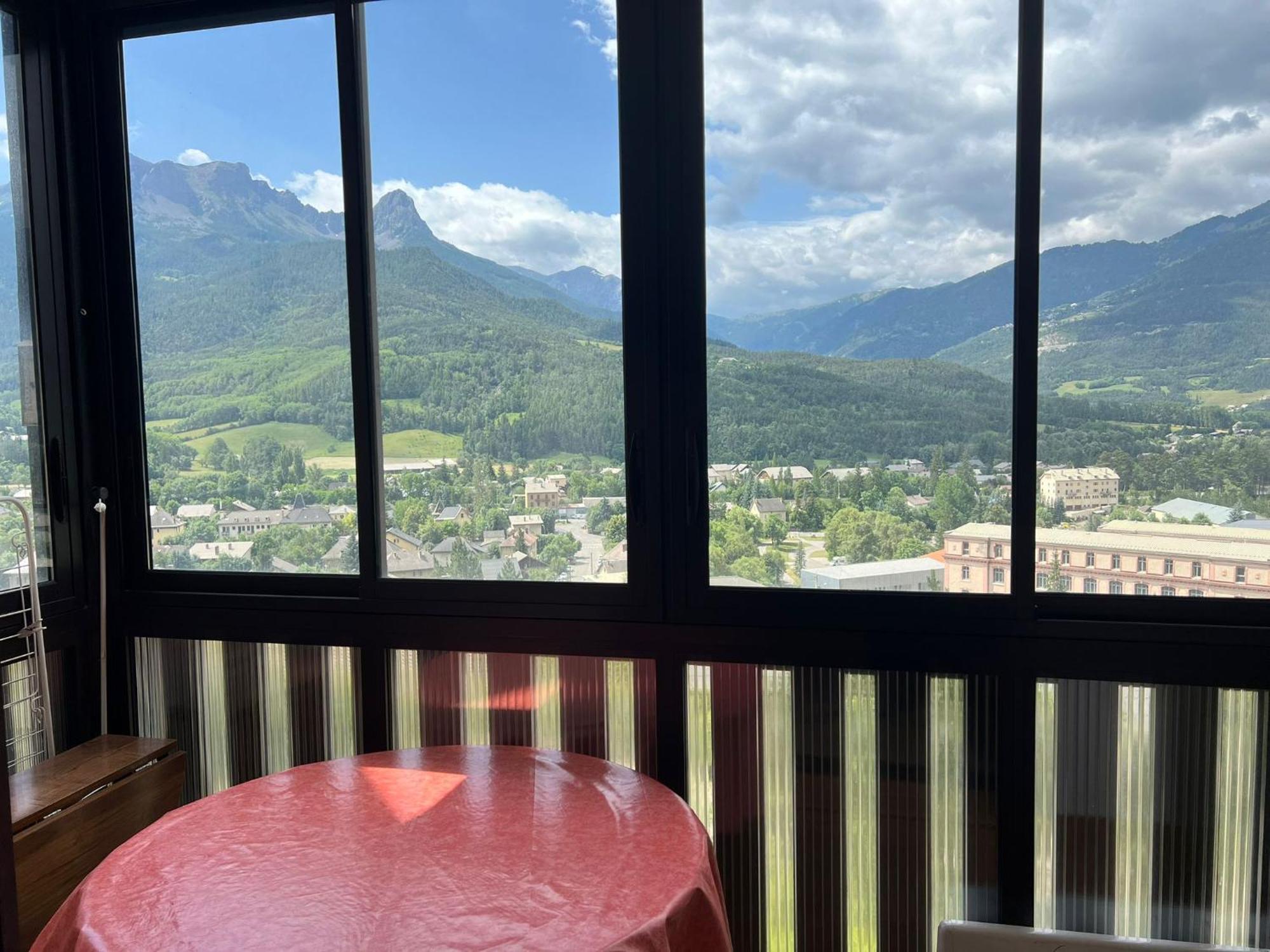 Terrasse Adroit T2 Barcelonnette - Wi-Fi Gratuit - 7 Couchagesアパートメント エクステリア 写真